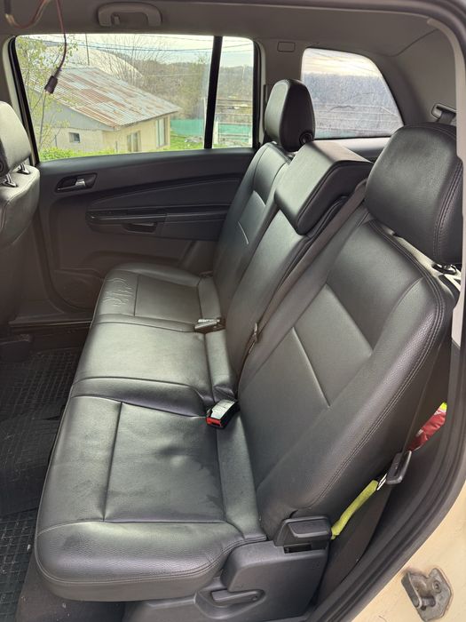 Opel Zafira 1.6 Газ-Бензин 7 Места Климатроник Зимни гуми Кожен салон