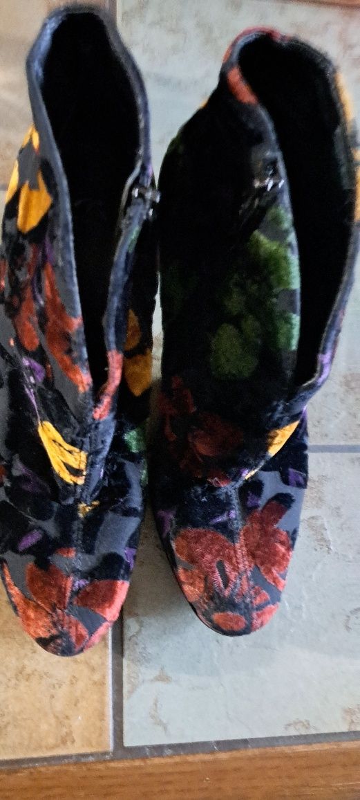 Botine  dama ,sunt noi