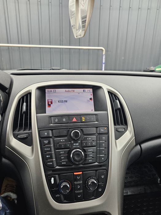 Opel Astra J • 1.6 benzina aspirat • 2011