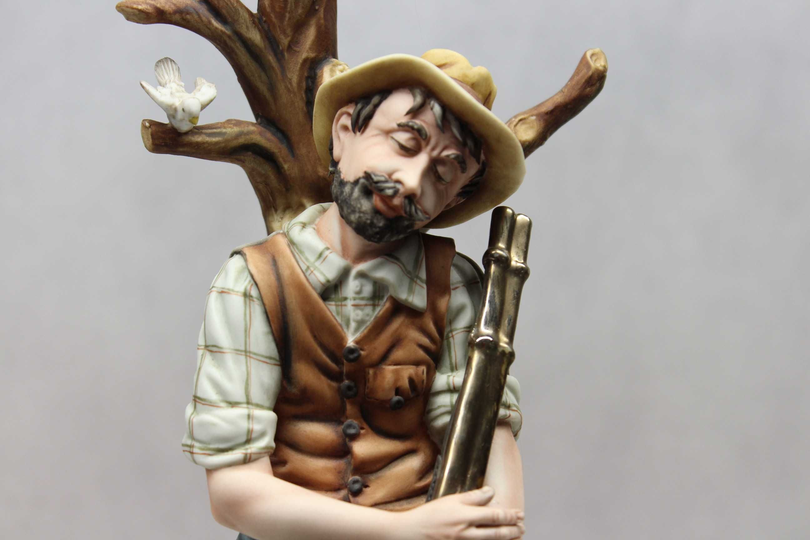 Статуэтка из фарфора Уставший Охотник Capodimonte Италия