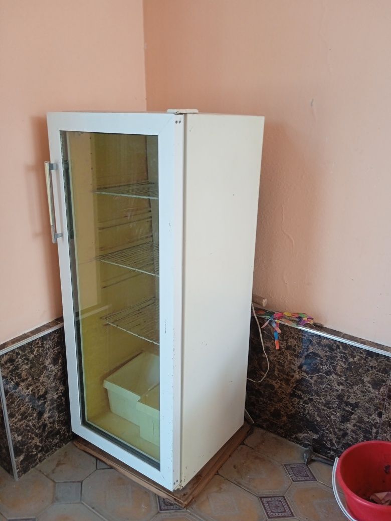 Витринный холодильник