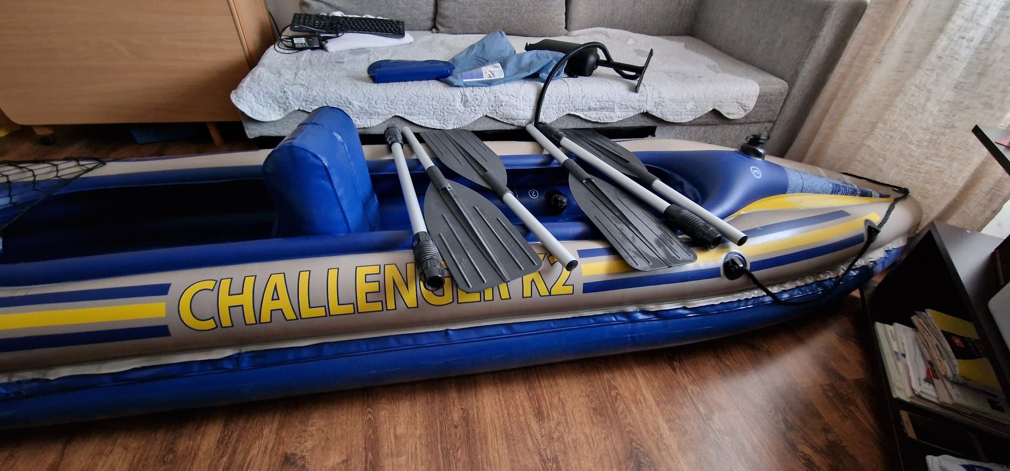 Vând caiac Challenger