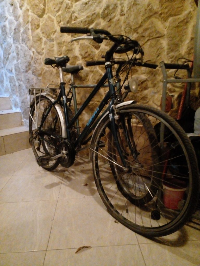Vand doua biciclete vechi