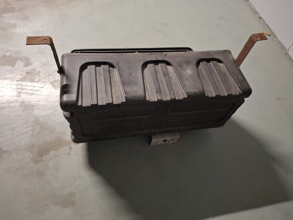 Vând cutie scule pentru dube