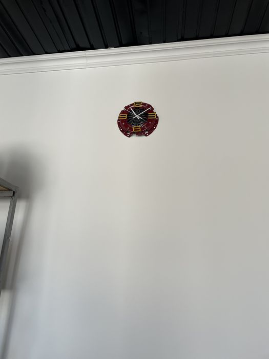 Soat qo’lda yasalgan karzinadan