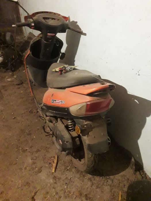 Scuter în patru timpi