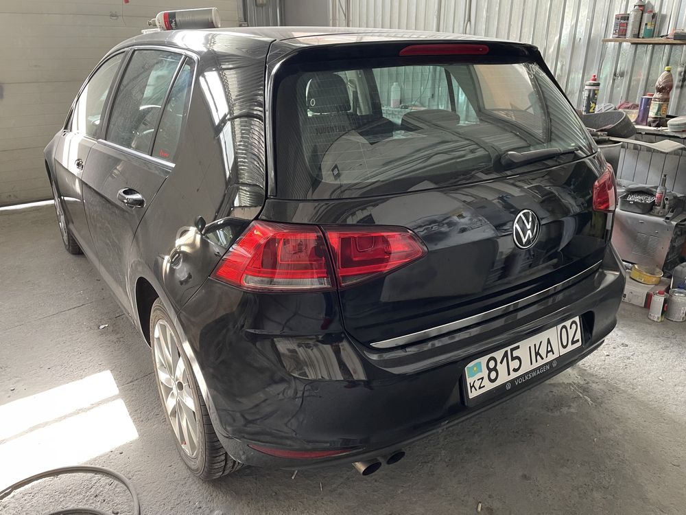 Продам задний бампер на Volkswagen golf 7