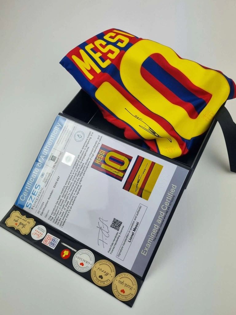 Vând tricou semnat de Lionel Messi