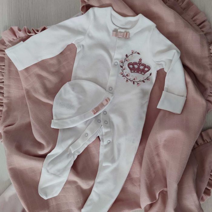 Луксозен бебешки спален комплект за момиче с обиколник + подарък