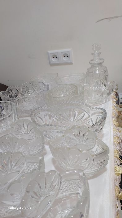 Хрусталь идишлар сотилади, хамаси 800 000 сум