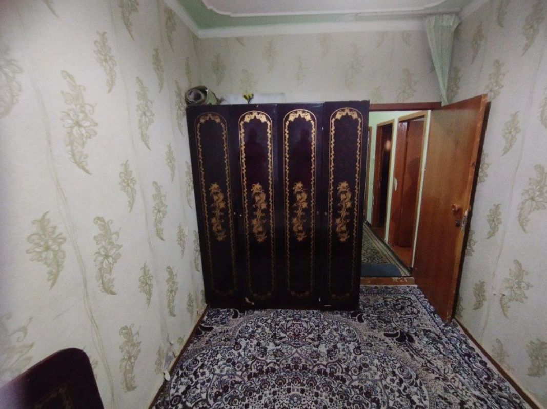 Срочно продаётся 3 комнатный квартира 1 линия на против Фархадского ры
