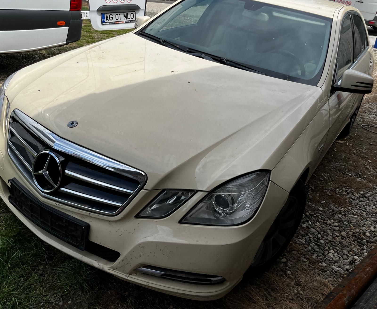 Dezmembrez Mercedes Benz E200