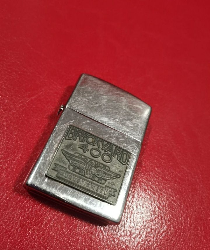 Bricheta Zippo Brickyard