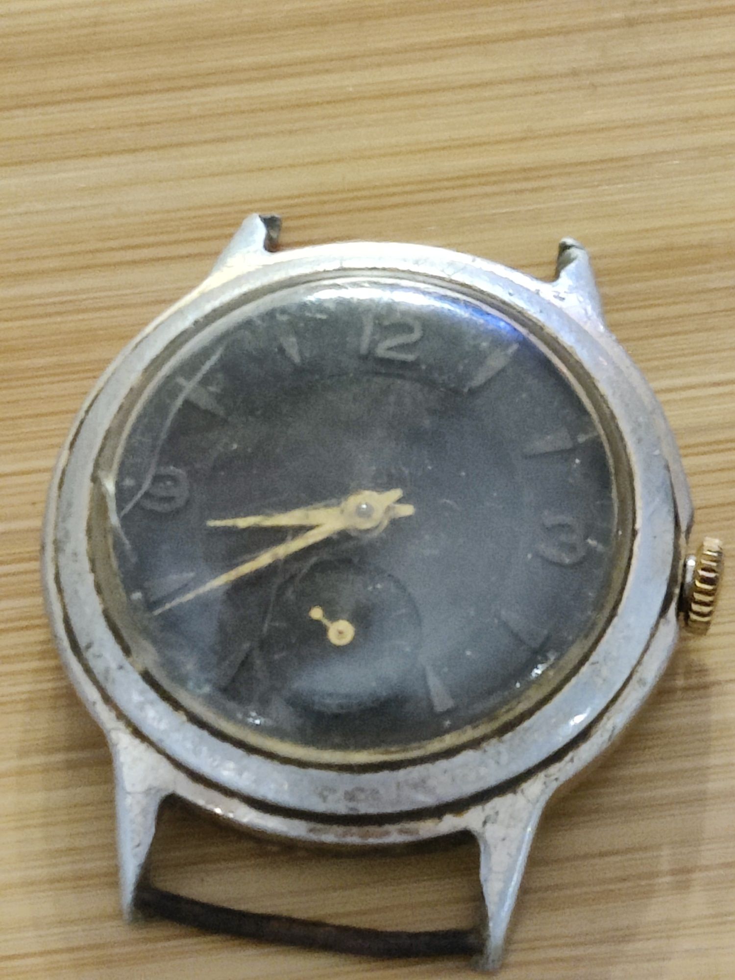Три стари ръчни часовника