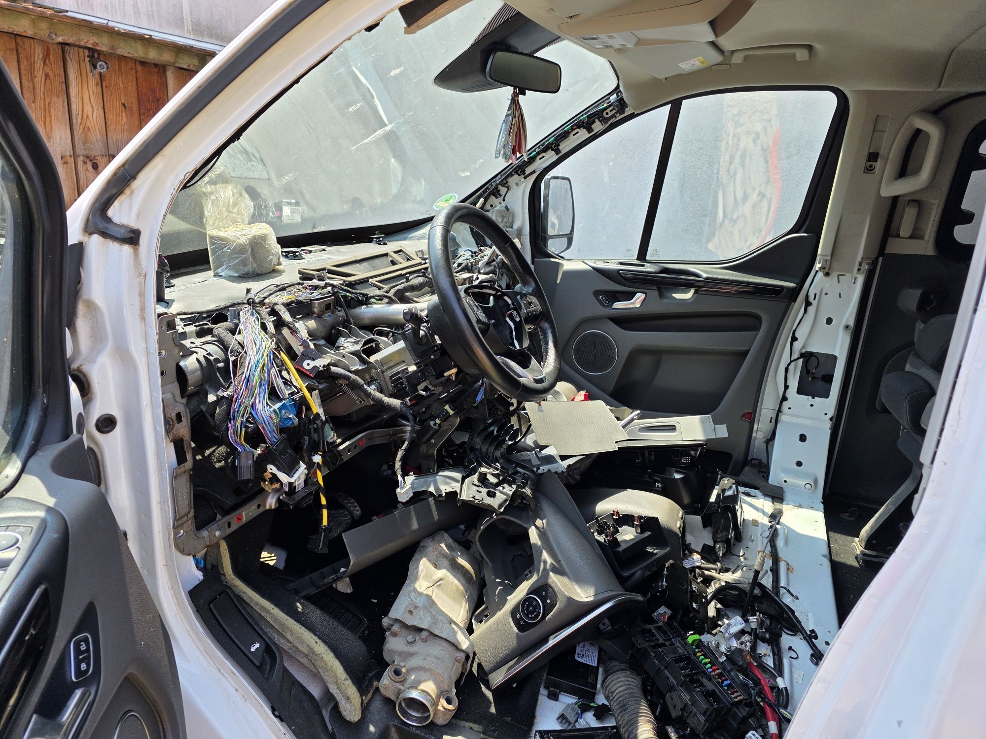 Dezmembrez ford transit custom