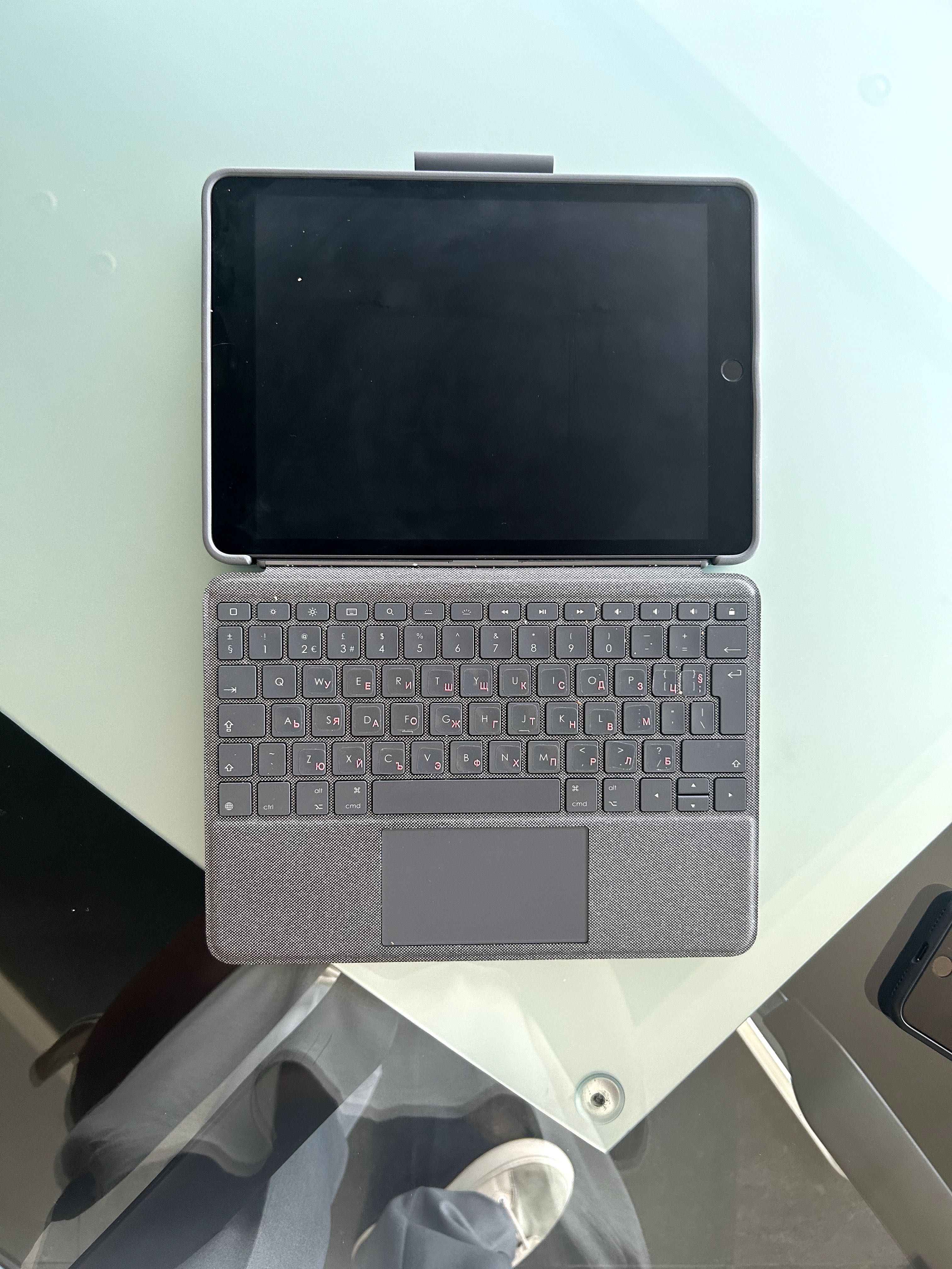 Ipad 9 10.2 inch 64gb + Logi кейс с клавиатура и trackpad