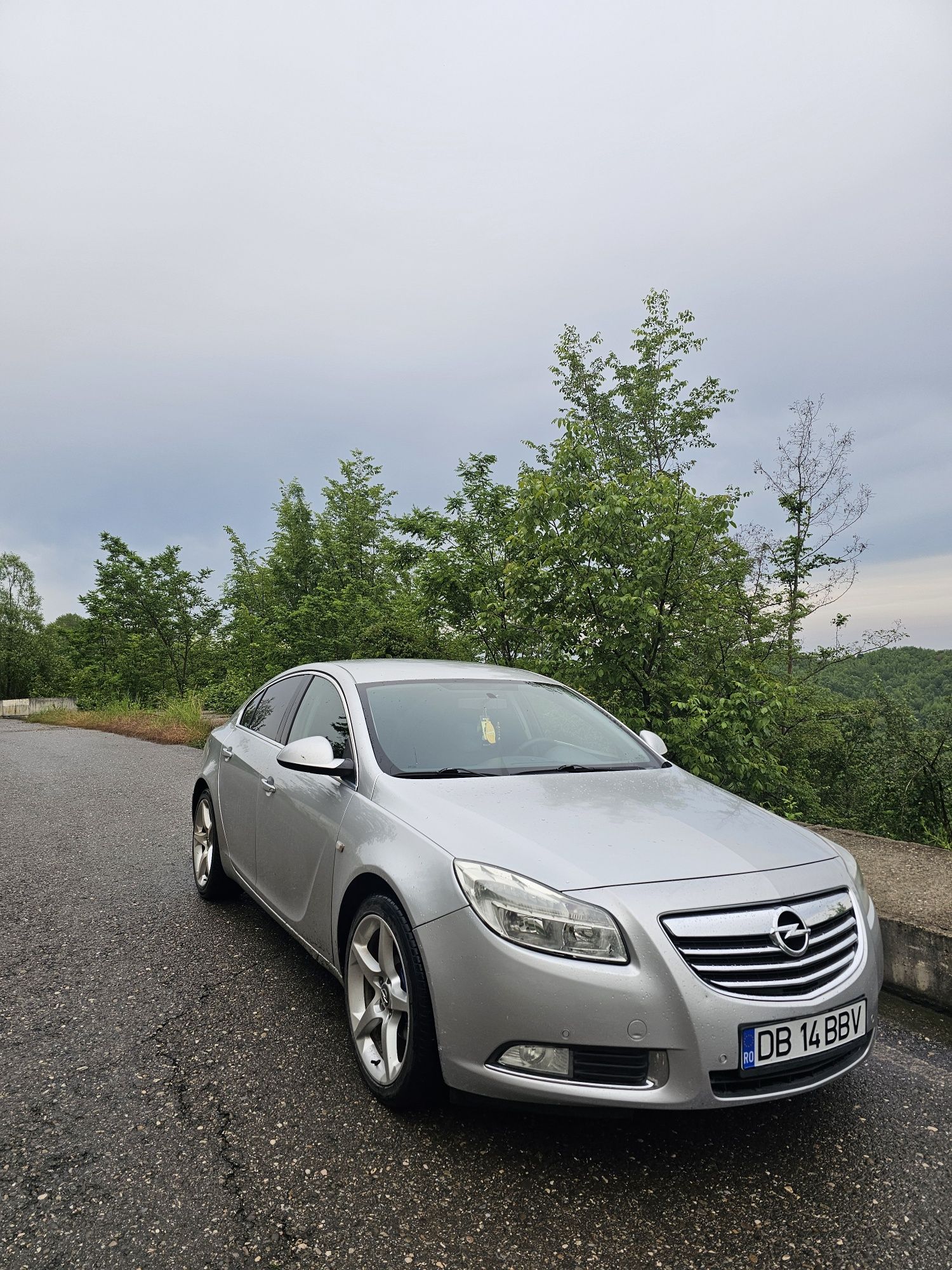 Vand faruri opel insignia 2008-2013 de europa !