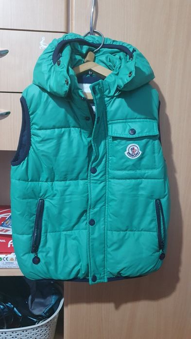 Продам жилетки на мальчика