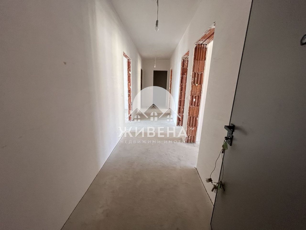 Продава се Четиристаен апартамент в к.к. Св.Св. Константин и Елена - 136 кв.м за 1986 €/кв.м - Снимка #4