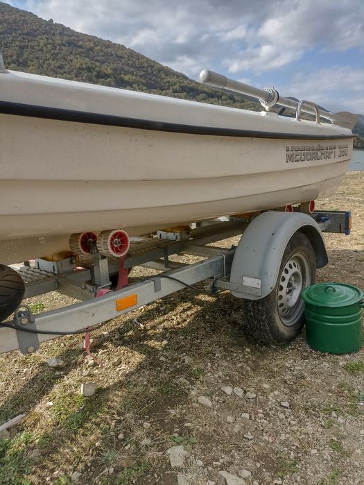 Лодка Мегакрафт комплект с двигател.