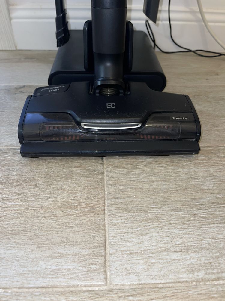 Aspirator vertircal Electrolux 700 14.4 V