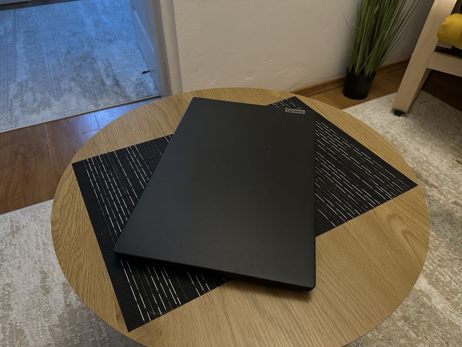 Lenovo V15 G2 i5 8gb ram intel iris xe