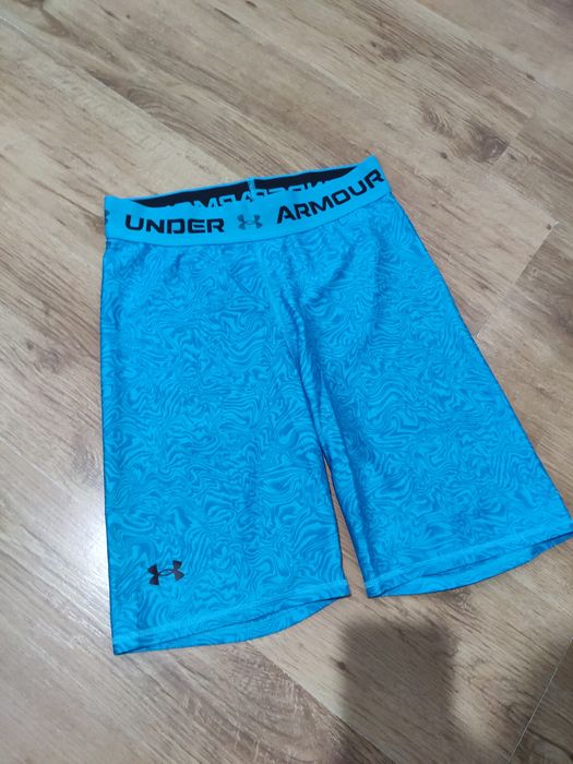 Pantaloni scurți de damă Under mărimea M