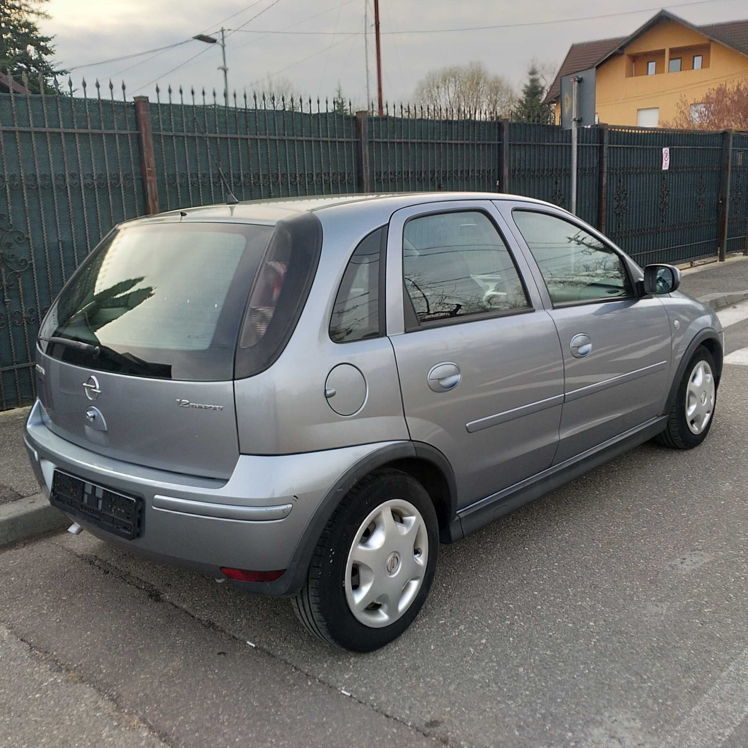 Opel Corsa 1,2 benzina  Twinport , klimatronic , euro 4