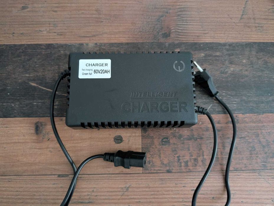 Incarcator acumulatori PB 60V/20AH (Cargo 500) triciclu electric