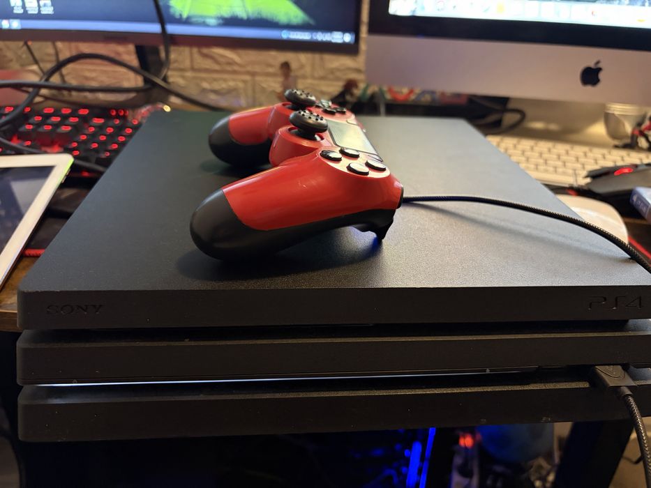 Consola Playstation 4 pro (ps4 pro) plus jocuri