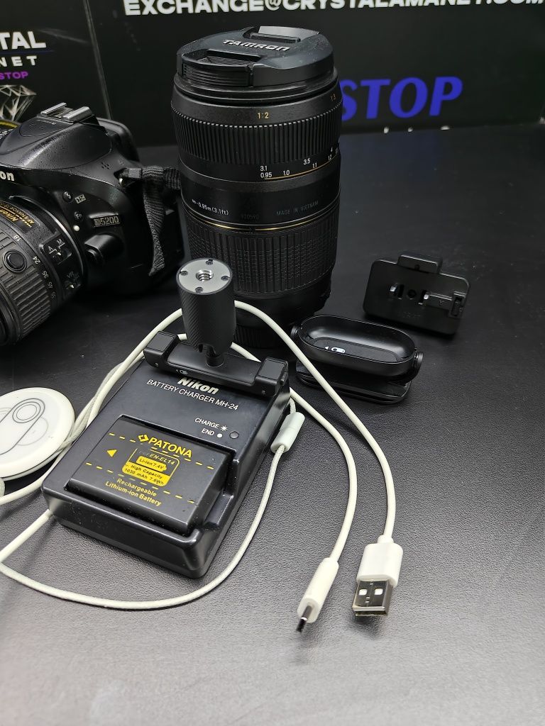Aparat Foto DSLR Nikon D5200 – Obiectiv :