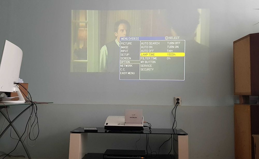 Hitachi ED A 100 videoproiector Ultra Short Throw film muzica arta