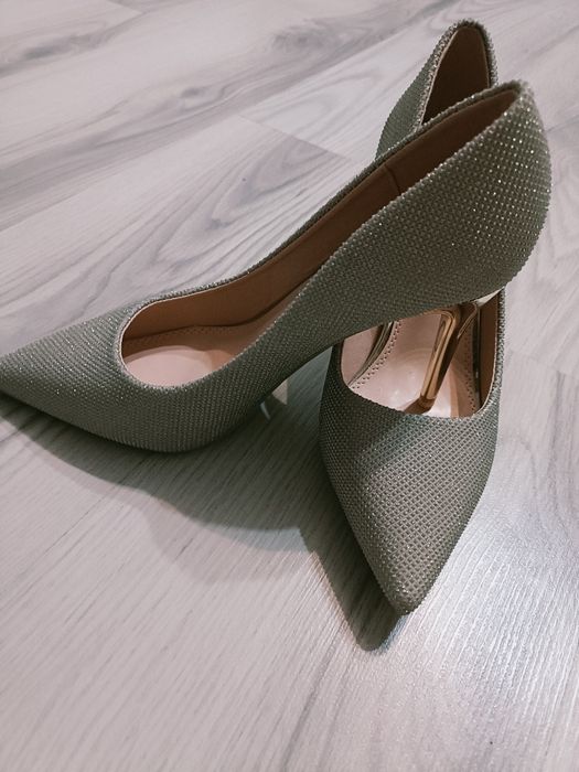 Pantofi noi 37 marime