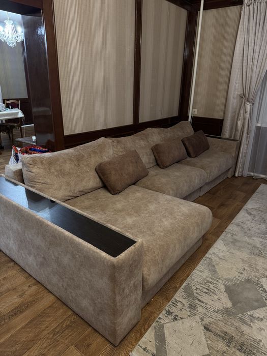 Продается угловой диван в отличном состояние