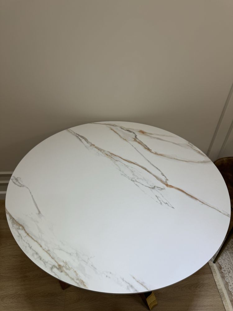 Круглый стол, диаметр 1 метр