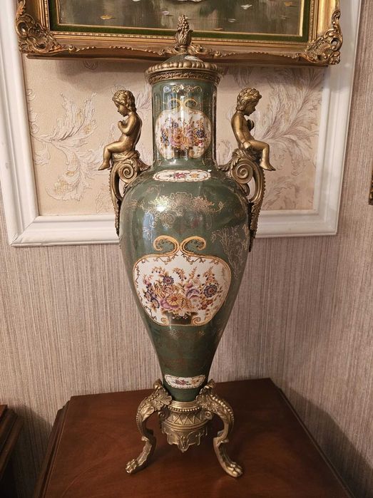 Vază decorativă elegantă,