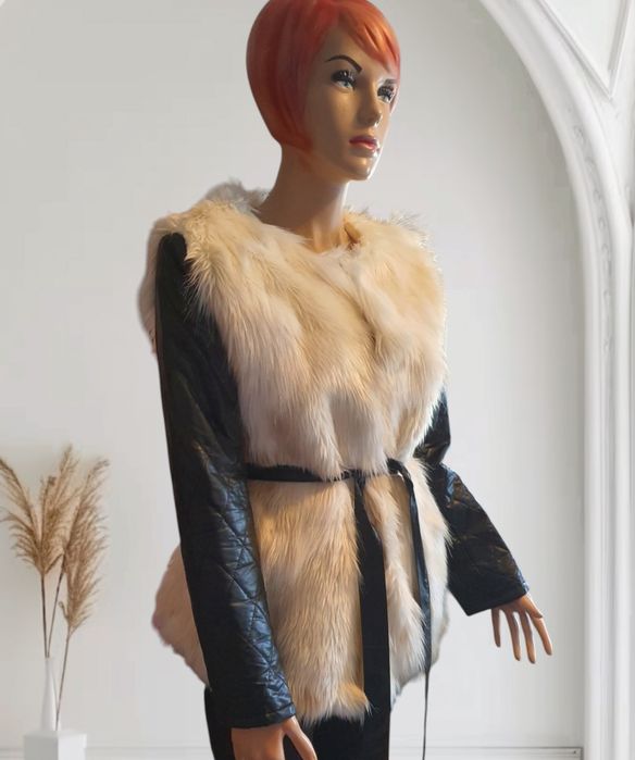 Geaca blana cu șnur