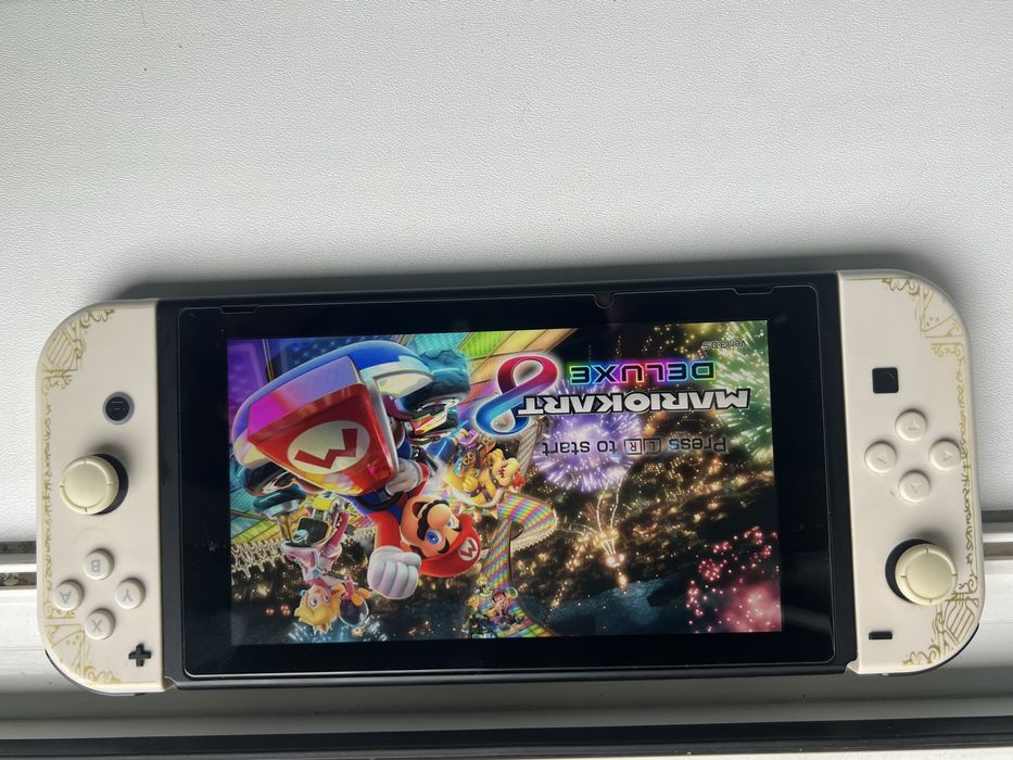 Nintendo switch cu Mario Kart instalat