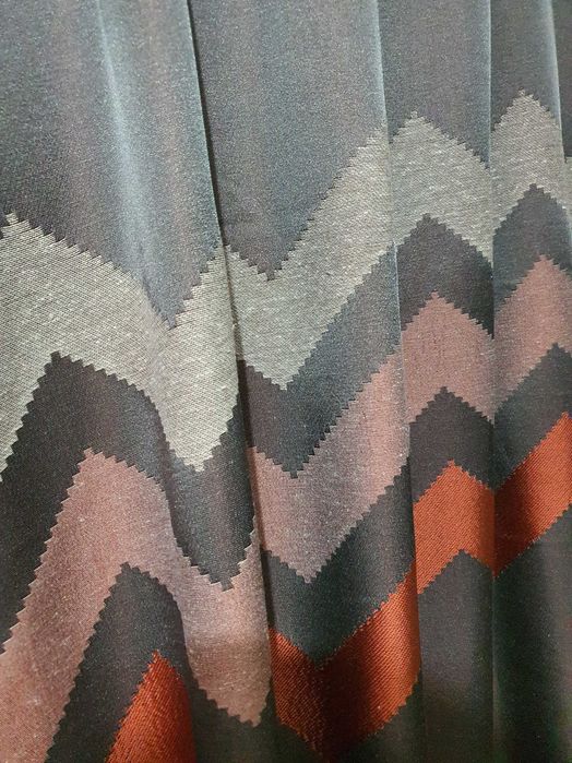 Плътни завеси 2 броя 55 лева.