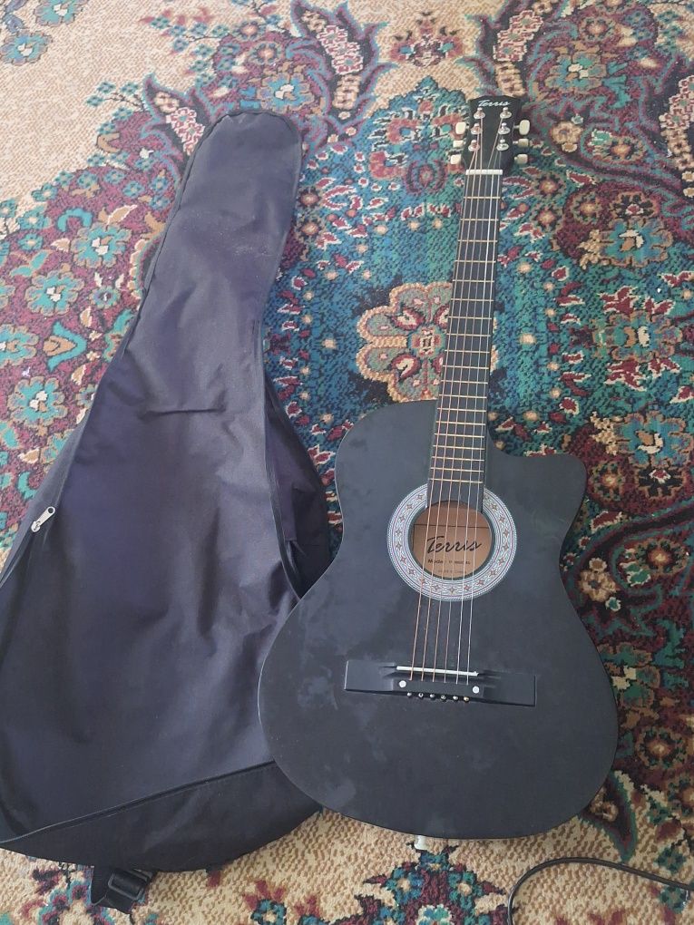 Gitara sotiladi razmer 38