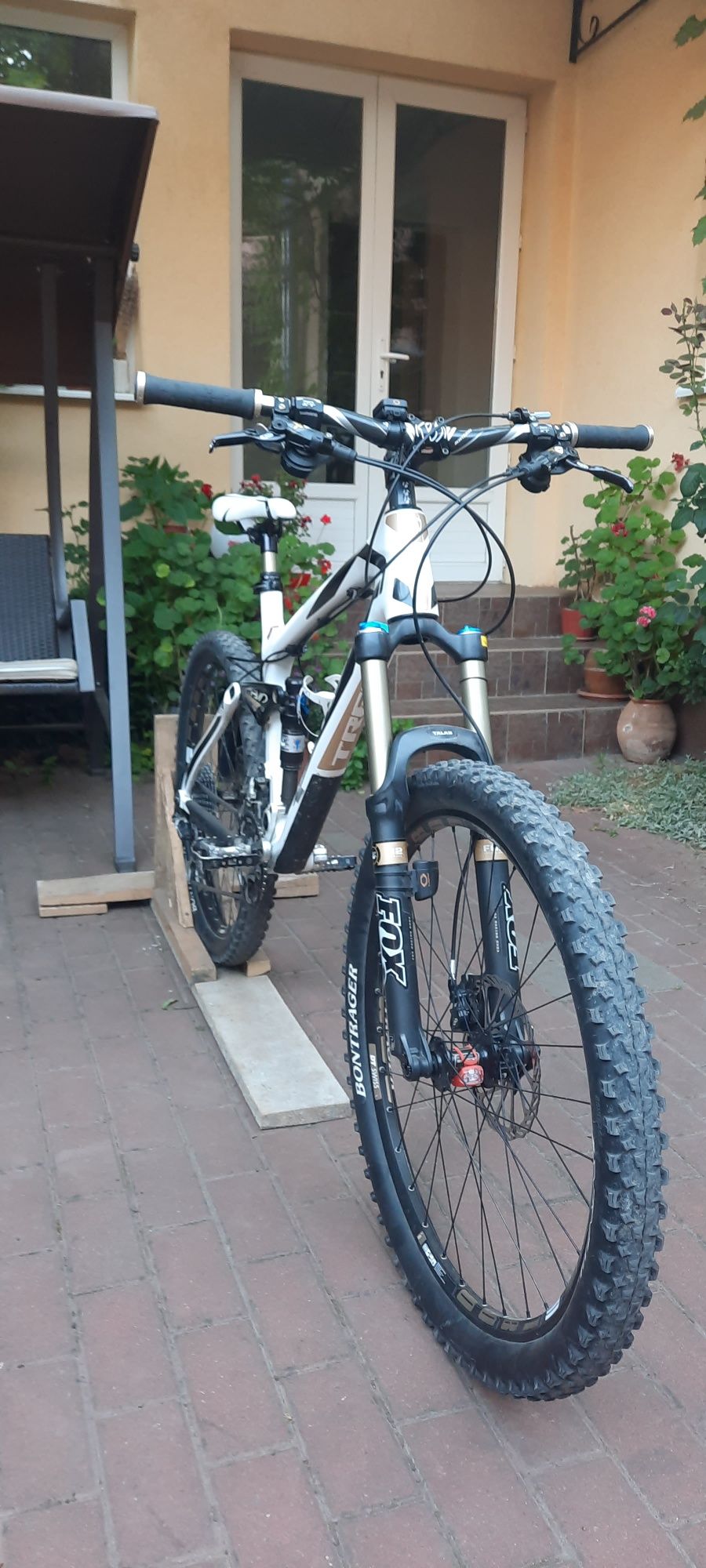 Bicicleta full suspension, trek carbon