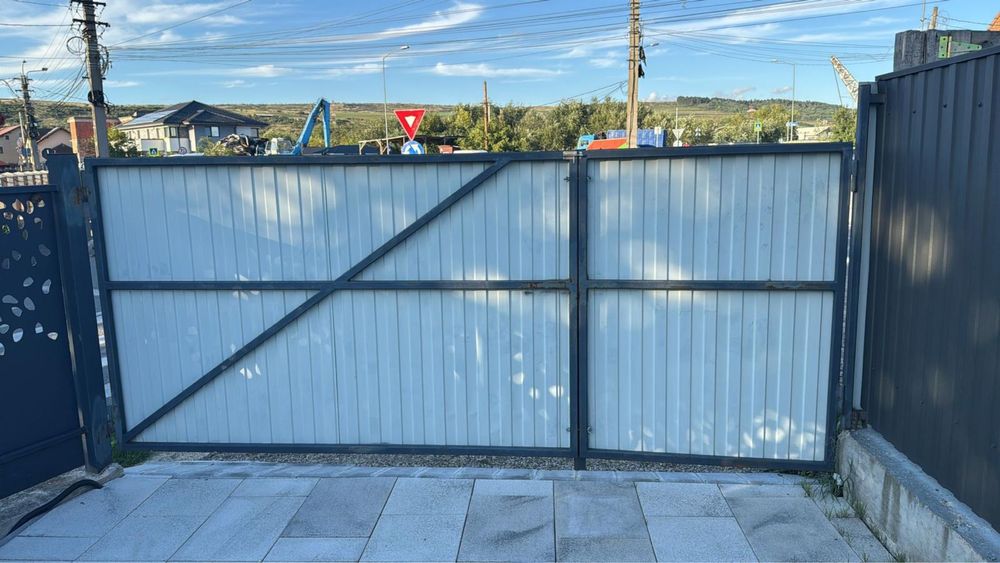 Vand poarta fin fier cu tabla cutata 380cm