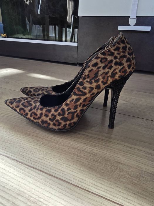 Обувки с висок ток като нови