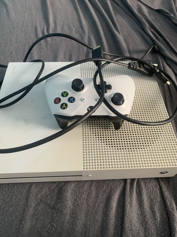 Vand xbox one s de 500 gb