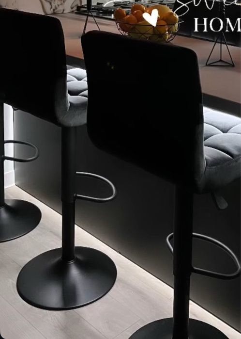 Vand 5 scaune de bar