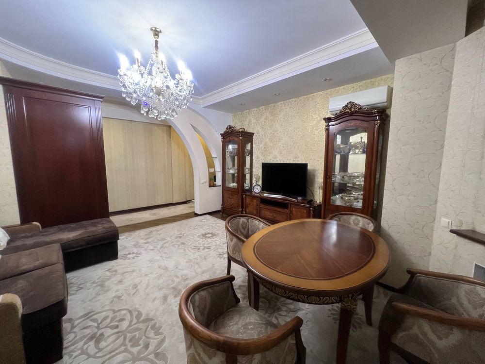 Продаётся квартира в центре Ташкента (Ц-2) - Алайский