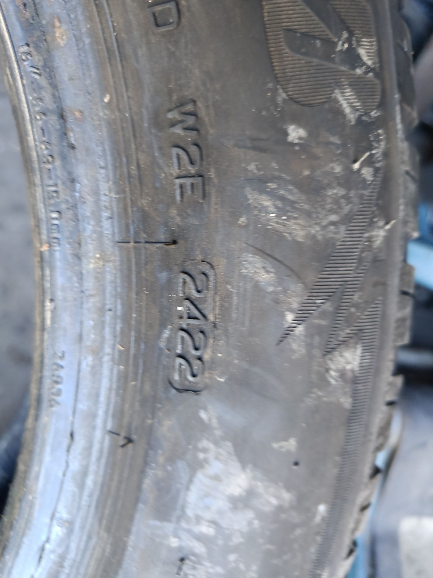 Зимни гуми -2022г.-16цола-215/55-1бр.-110лв."BRIDGESTONE"
