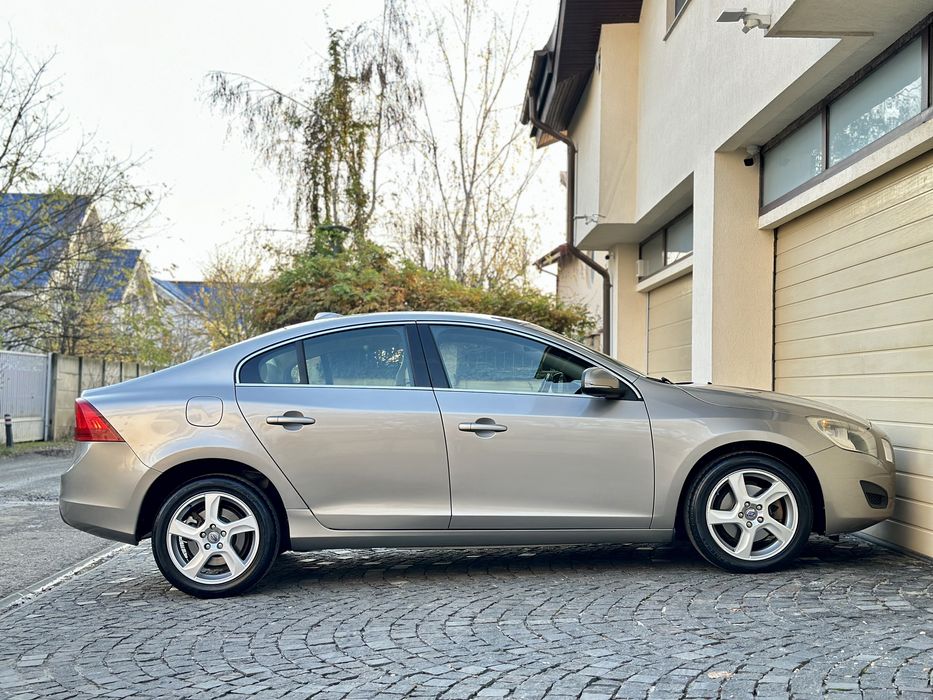 Volvo S60 1.6 Diesel SUMMUM Cutie Automata Piele Navi Camera
