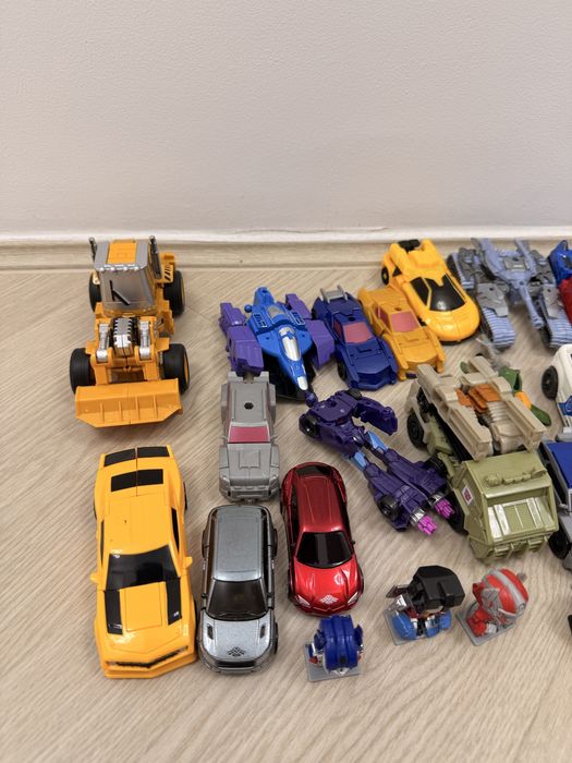 Roboti Transformers de vanzare