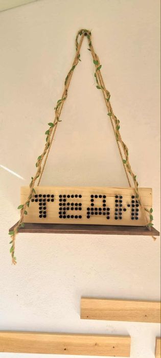 Изработка на дървени табели